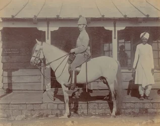Coronel A M Paterson, comandante del 1º Regimiento de Bedfordshire