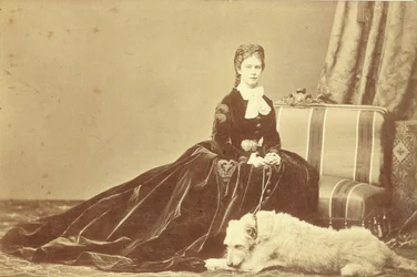 Isabel, emperatriz de Austria y reina consorte de Hungría (24 de diciembre de 1837 - 10 de septiembre de 1898) (foto)