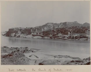 Fuerte Attock en las orillas del Indo