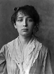 El escultor francés Camille Claudel (1864-1943) aquí en 1884