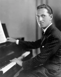 George Gershwin (foto en blanco y negro)