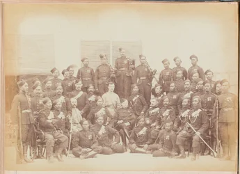Suboficiales y fusileros Gurkha del 4º Regimiento Gurkha (Rifle)