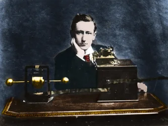 Guglielmo Marconi (1874-1937), físico e inventor italiano en Inglaterra en 1896.