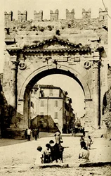 Geografía histórica. 1900. Italia. Arco de triunfo de Rímini.