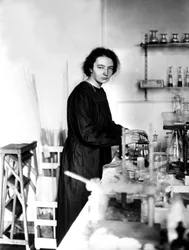 Irene Joliot Curie, c.1921 (foto b/n)