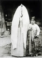 Mujer coreana y niña