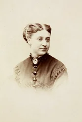 Retrato de la Srta. Dunlop, hacia 1860 (fotografía en blanco y negro)