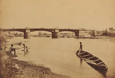 El Puente de Hierro, Lucknow
