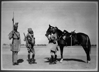 Tres sowars desmontados de la 2ª Caballería Ligera de Madrás, circa 1880