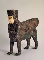 Figura decorando un trono, encontrada en el sitio de Toprak Kale, cerca de Van