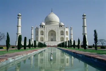 Vista del Taj Mahal, construido por el emperador Shah Jahan (1592-1666) y terminado en 1643 (foto)
