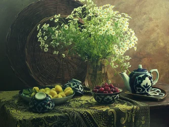 Naturaleza muerta con margaritas de verano