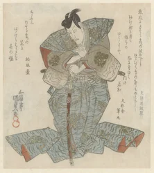 Señor de pie en kimono azul