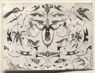 Arabesco con pavo real, periquito, perros e insectos