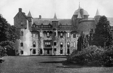 Castillo de Thirlestane, Lauder, Escocia, 1924-1926