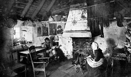 Interior de una cabaña de crofters, Shetland, Escocia, 1924-1926