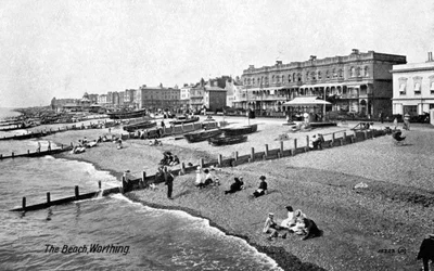 La playa en Worthing, West Sussex, 1917