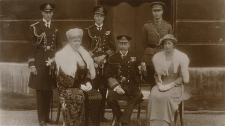 S.A.R. El Duque de York, S.A.R. El Príncipe de Gales, S.A.R. El Príncipe Enrique, S.M. La Reina