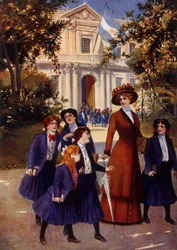 Chicas saliendo de la escuela