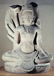 Shiva con diez brazos, del Templo Thap Banh It, Binh Dinh, Vietnam, siglo XI-XII (arenisca)