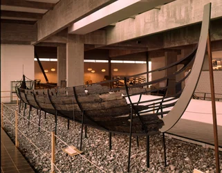 Barco vikingo (drakkar o Langskip) encontrado en el fiordo de Roskilde, Dinamarca, c.1030