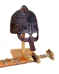 Casco y espada vikingos