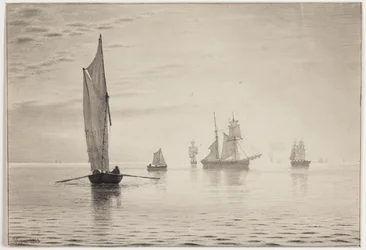 Barcos en clima tranquilo en el mar