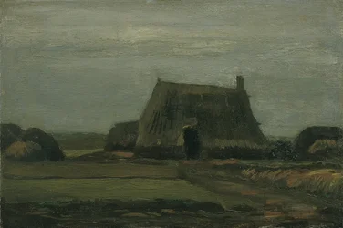 Granja con pilas de turba