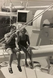 Pareja a bordo del crucero "Oceania", del álbum "At the Edge of Oceania 28th July to 10th August 1935".