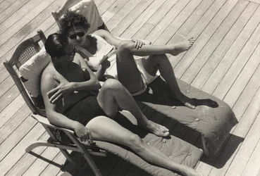 Pareja a bordo del crucero "Oceania", del álbum "At the Edge of Oceania 28th July to 10th August 1935".