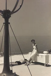 Pareja a bordo del crucero "Oceania", del álbum "At the Edge of Oceania 28th July to 10th August 1935".