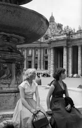 Extranjeros en Roma, c.1960 (gelatina de plata)