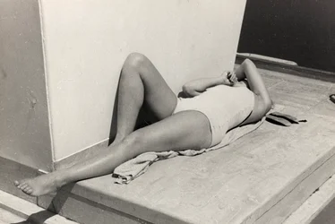 Tomando el sol a bordo del crucero "Oceanía", del álbum "Al borde de Oceanía del 28 de julio al 10 de agosto de 1935".