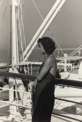 Mujer a bordo del crucero "Oceania", del álbum "At the Edge of Oceania 28th July to 10th August 1935".