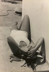 Mujer a bordo del crucero "Oceania", del álbum "At the Edge of Oceania 28th July to 10th August 1935".