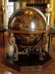 El globo celeste de Coronelli según el meridiano de Gatellier. Este globo fue realizado por el monje franciscano Vincenzo Coronelli (1650-1718). Institut de France, París.