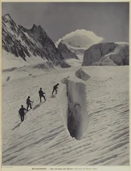 En la región de Dauphiné de los Alpes franceses: una grieta en el Glaciar Blanco en la Barre des Écrins