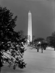 Washington Memorial tras la nevada, Washington By Night