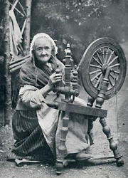 Una anciana irlandesa en su rueca, 1912