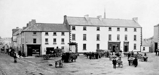 La plaza, Mountmellick, condado de Laois, Irlanda, 1924-1926