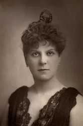 "Jessie Millward" (Sra. de John Glendinning) Actriz inglesa. Miembro de la compañía teatral de Henry Irving. (woodburytype)