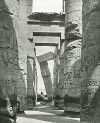 Columnas del Salón Hipóstilo, Karnak, Egipto, 1895
