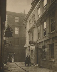 En Devereux Court, lleno de asociaciones del siglo XVIII, c. 1935