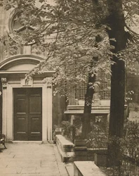 Puerta Sur de la Iglesia de Santa María Aldermanbury, c. 1935