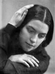 Retrato de Anita Pittoni, c.1940 (foto b/n)