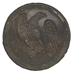 Plato con diseño de águila de latón estampado de un cinturón de caja de cartuchos, 1862-1865