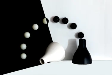 Equilibrio en blanco y negro