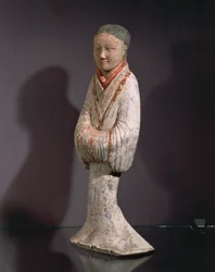 Dama en posición de pie (terracota)