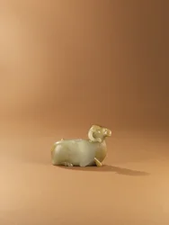 Olla de agua en forma de carnero (jade celadón)