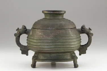 Vasija (Kuei) y tapa, siglo IX-VIII a.C. (bronce)